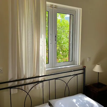 Atalanti Hotel Kyparission