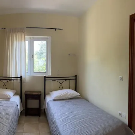 Atalanti Hotel Kyparission